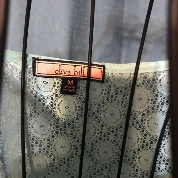 PRICE DROP Olive Hill Top size Med🌹🌹 - Picture 4 of 4